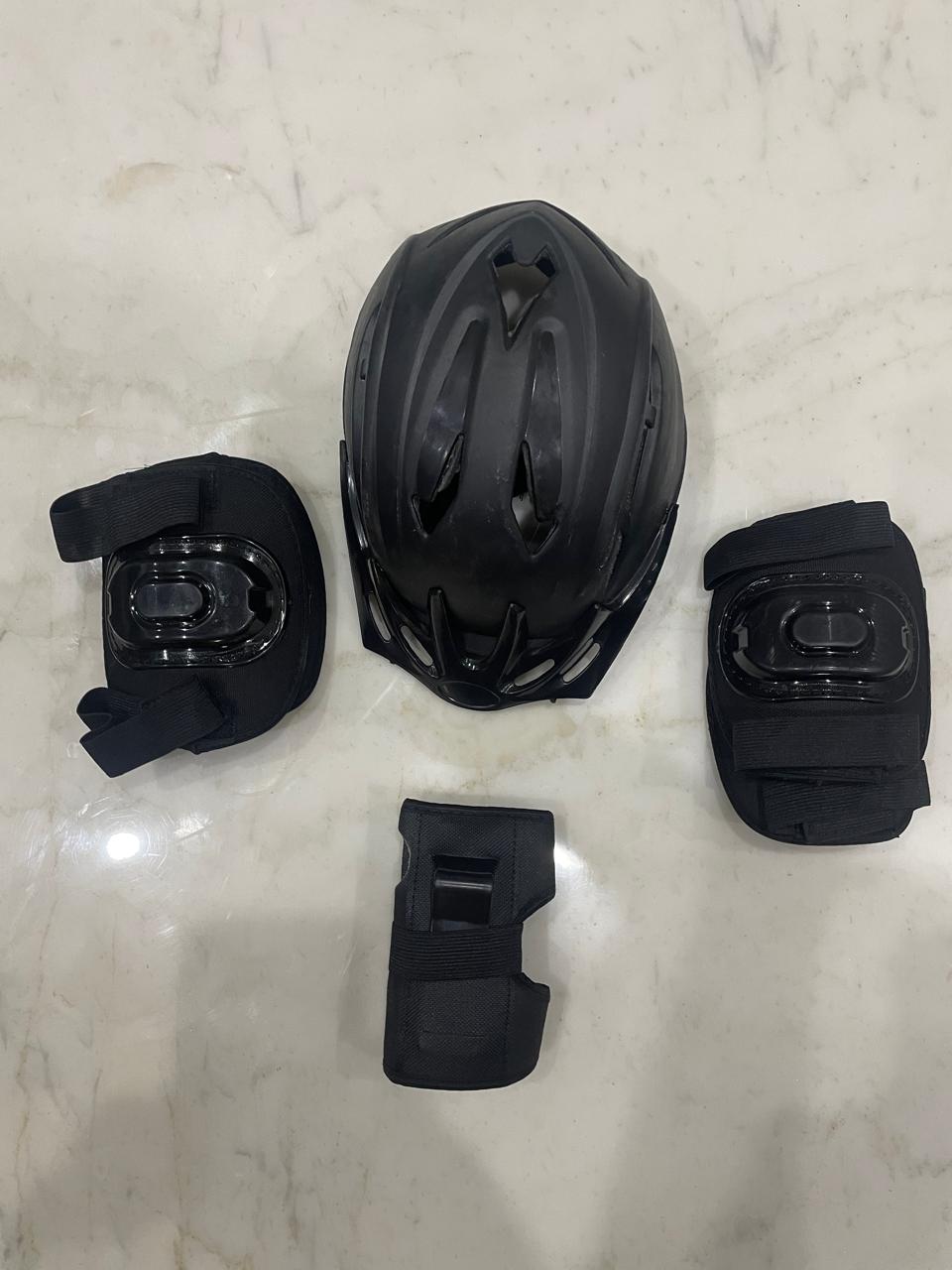 Protective Kit for Skating, 4 in 1 Protective Kit Includes 1 Head, 2 Knee 2 Elbow & 2 Pam Guards Skating Kit - Beginner, Multicolor junior aur senior