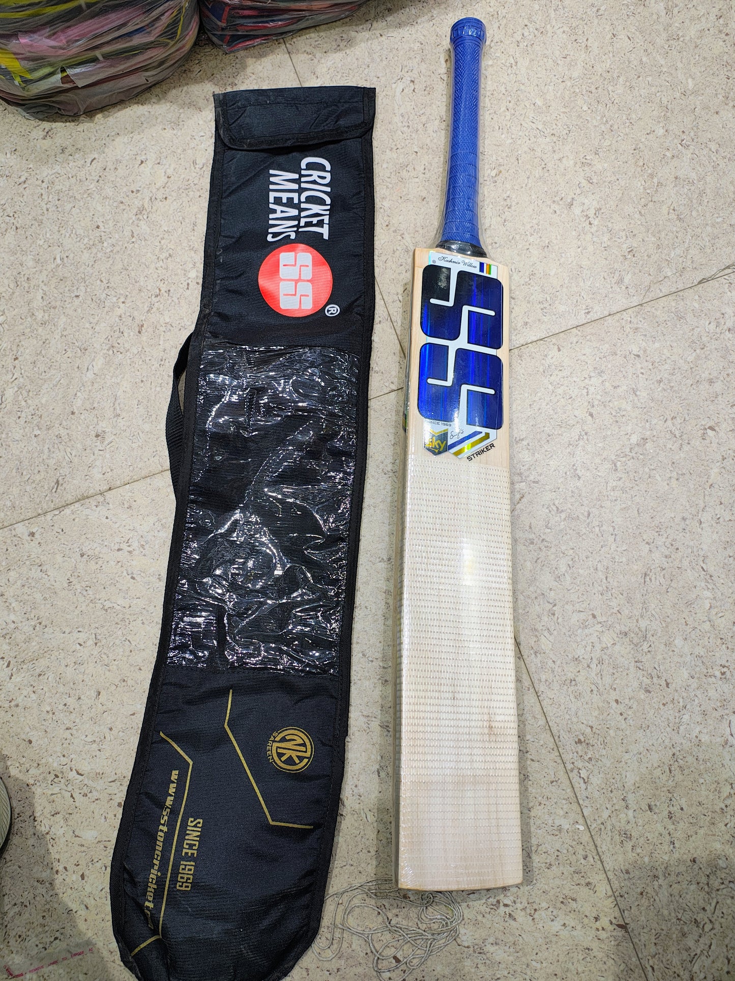 SS STRIKER SIZE 6 KASHMIRI WILLOW BAT