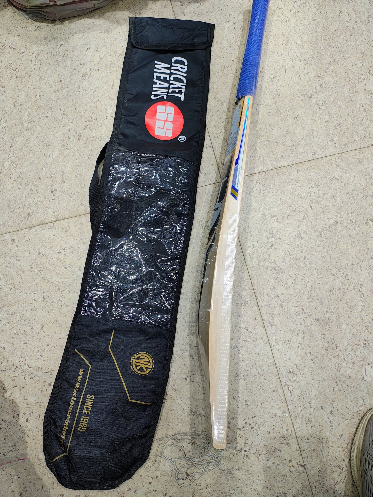 SS STRIKER SIZE 6 KASHMIRI WILLOW BAT